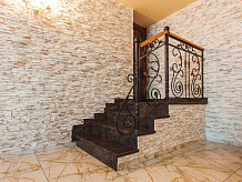 Лестницы, оформленные декоративным камнем фото 1